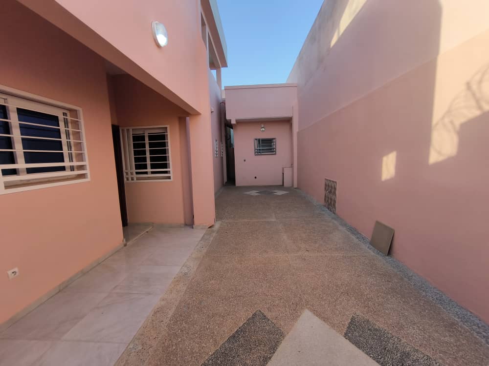 VILLA NON MEUBLEE A LOUER A ADIDOGOME CITE MOKPOKPO