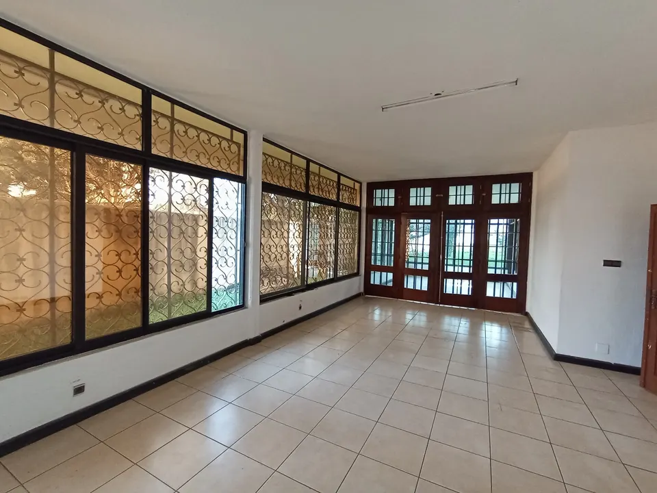 Commercial duplex building