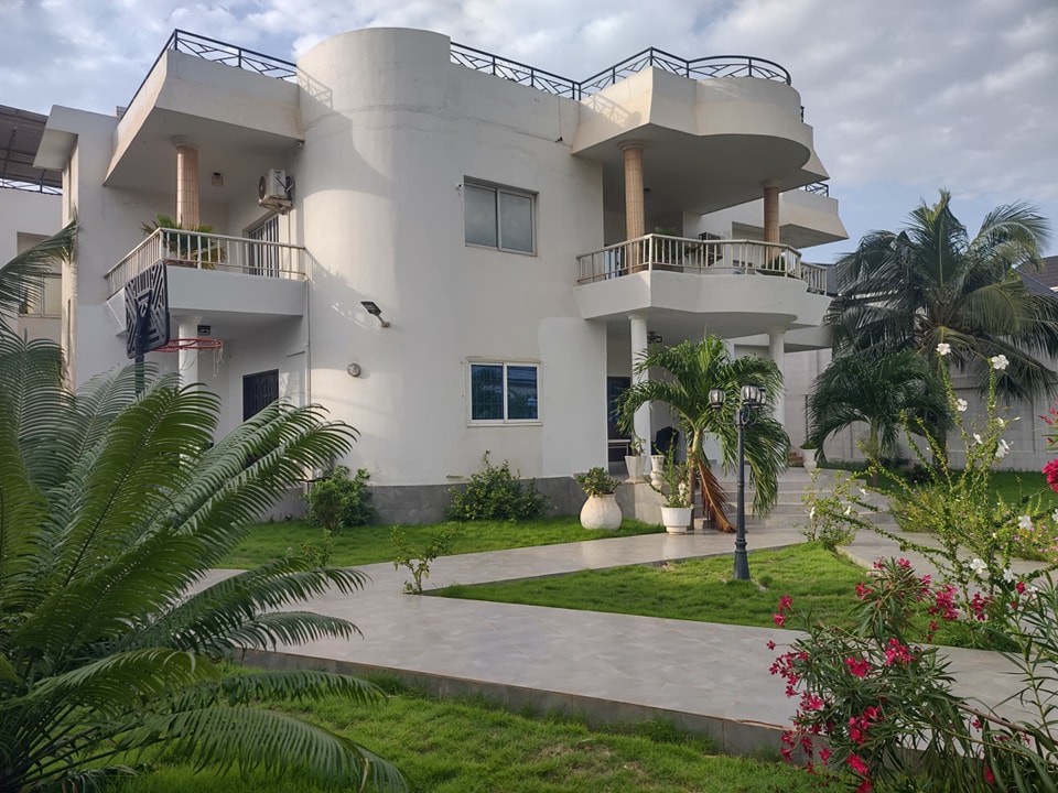 VILLA DUPLEX MEUBLÉE À BAGUIDA