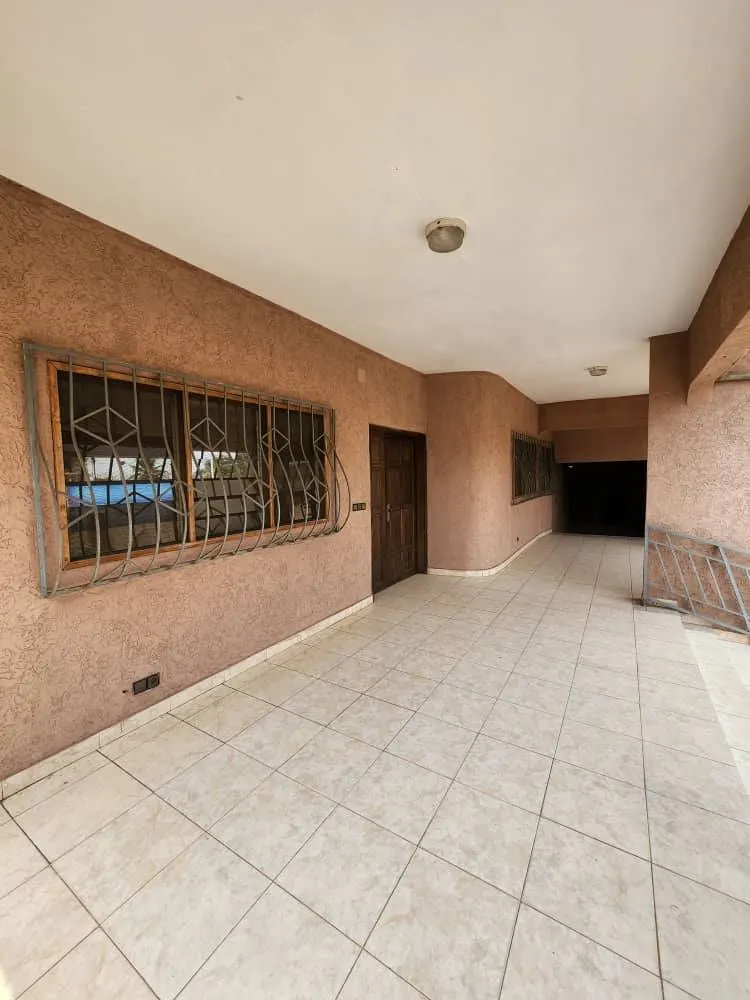 MAISON DUPLEX À TOKOIN DOUMASSÉSSÉ (LOMÉ)