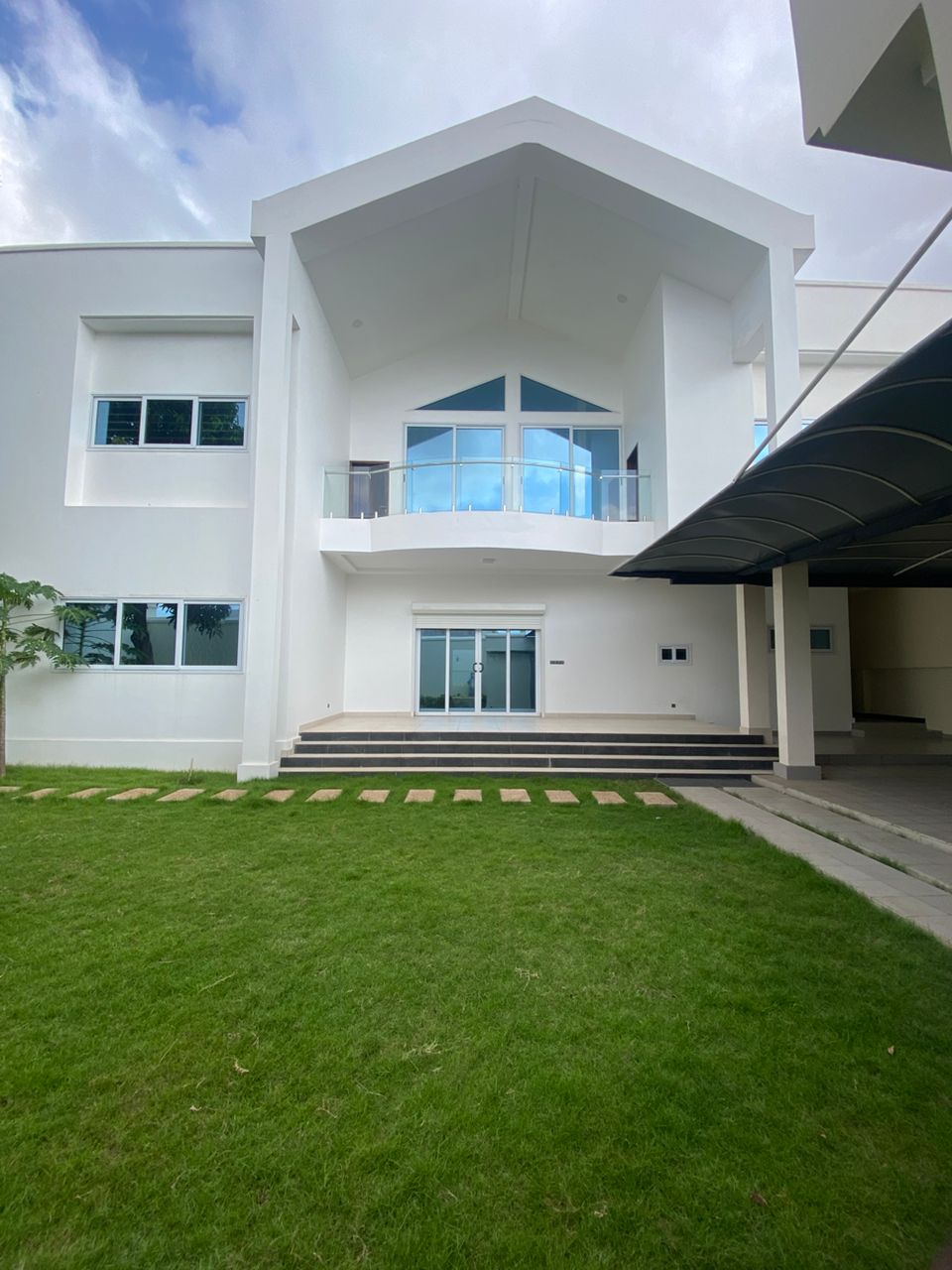 VILLA NON MEUBLEE AVEC PISCINE